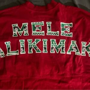 RARE Disney Aulani Resort Christmas Mele Kalikimaka spirit jersey MEDIUM Red